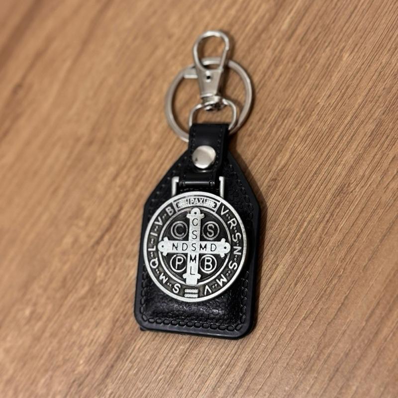 Chaveiro De Couro Com Mosquetão São Bento