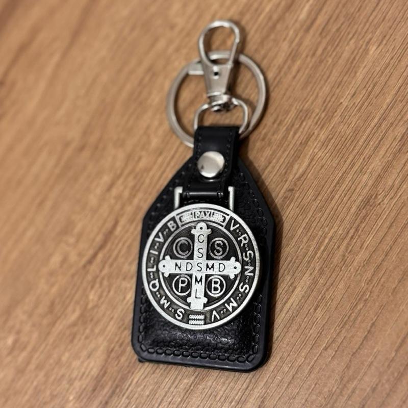 Chaveiro De Couro Com Mosquetão São Bento