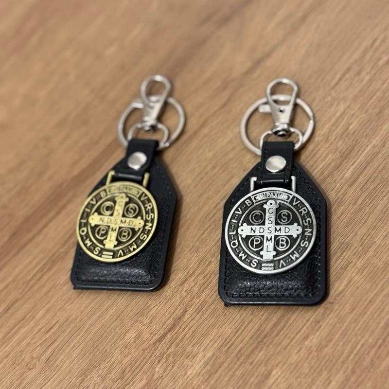 Chaveiro De Couro Com Mosquetão São Bento