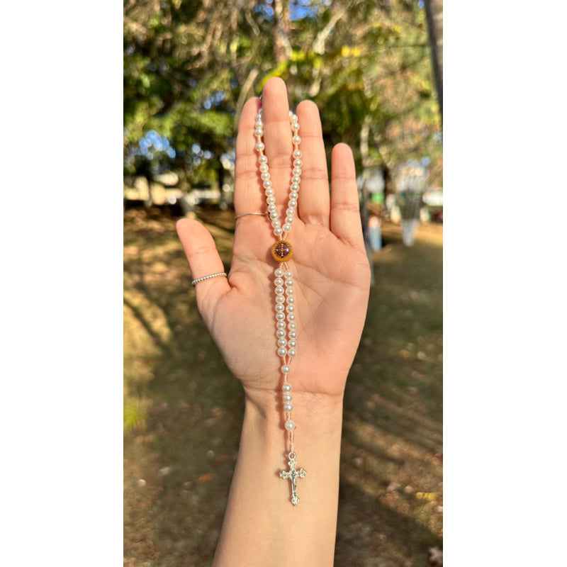 Terço Pulseira Pérola NSA e São Bento