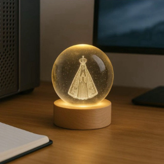 Luminária Mesa Nossa Senhora Aparecida Sagrada Família Decorativa Design 3D Base Madeira Luz LED