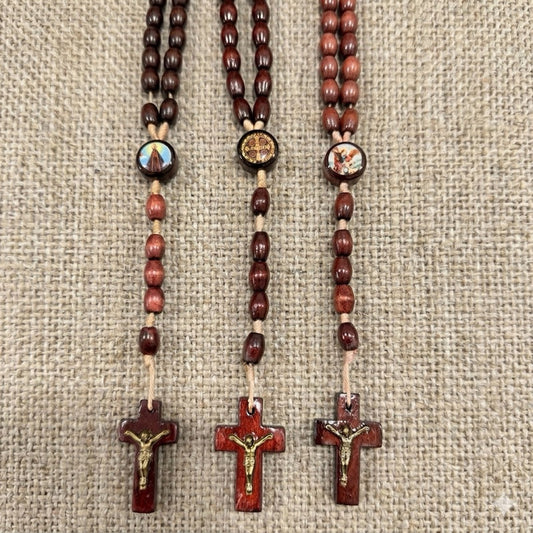Kit Terço Madeira Pescoço Nsa Aparecida/São Bento/São Miguel Arcanjo