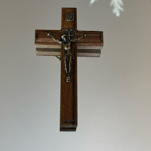 Crucifixo de Parede com Fita Dupla Face 9cm