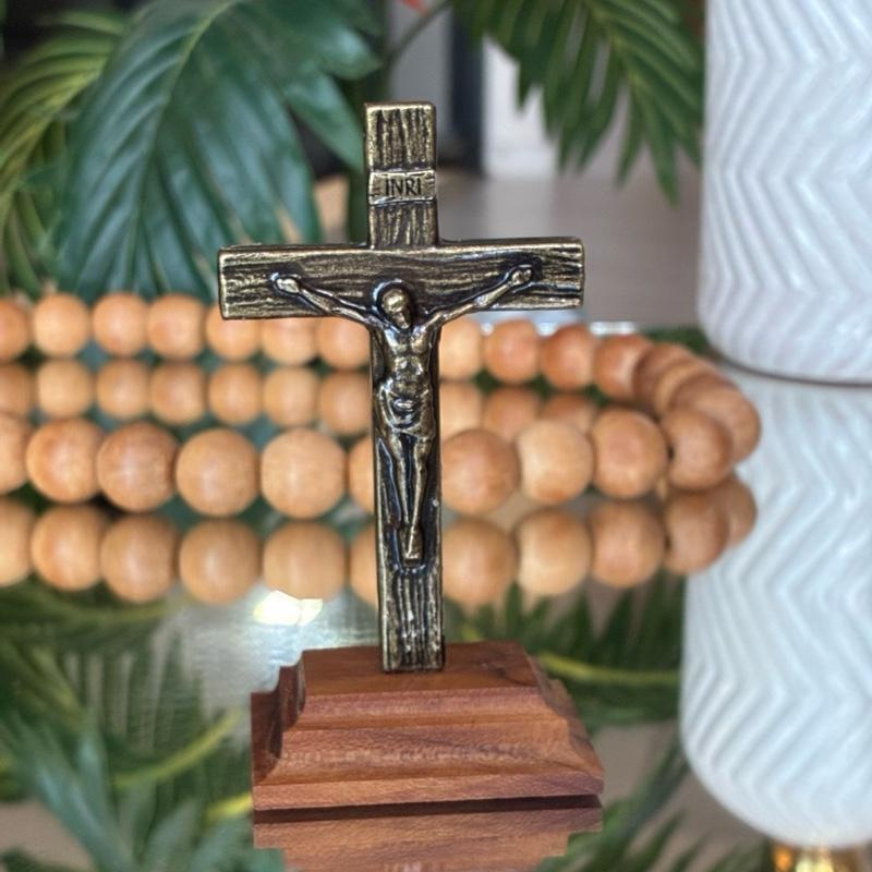 Crucifixo Bronze Mesa Base Madeira Pinus 10 cm