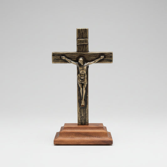 Crucifixo Bronze Mesa Base Madeira Pinus 10 cm