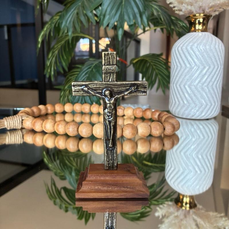 Crucifixo Bronze Mesa Base Madeira Pinus 10 cm